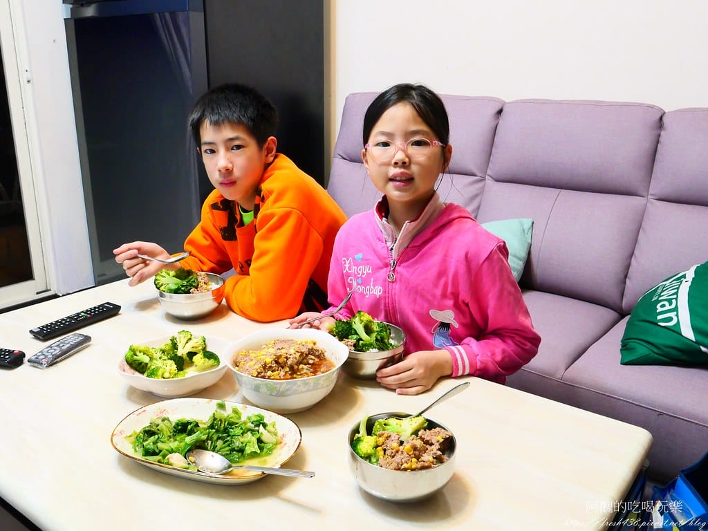 【電鍋食譜】玉米蒸肉餅,零廚藝料理,一根湯匙拌一拌就能美味上桌。 - 第11張圖 P1044742