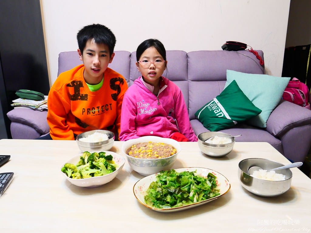 【電鍋食譜】玉米蒸肉餅,零廚藝料理,一根湯匙拌一拌就能美味上桌。 - 第10張圖 P1044741