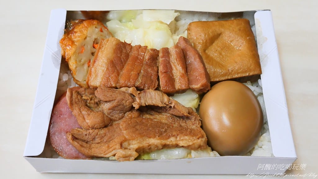 【樹林美食】福隆月台便當,一個70元,有雞腿、招牌福隆、全瘦肉,以及鯛魚便當可選擇。 - 第14張圖 12