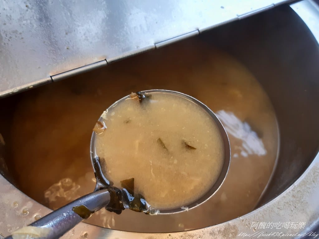 【樹林美食】福隆月台便當,一個70元,有雞腿、招牌福隆、全瘦肉,以及鯛魚便當可選擇。 - 第11張圖 9