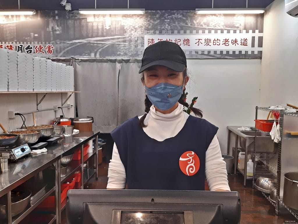 【樹林美食】福隆月台便當,一個70元,有雞腿、招牌福隆、全瘦肉,以及鯛魚便當可選擇。 - 第6張圖 4
