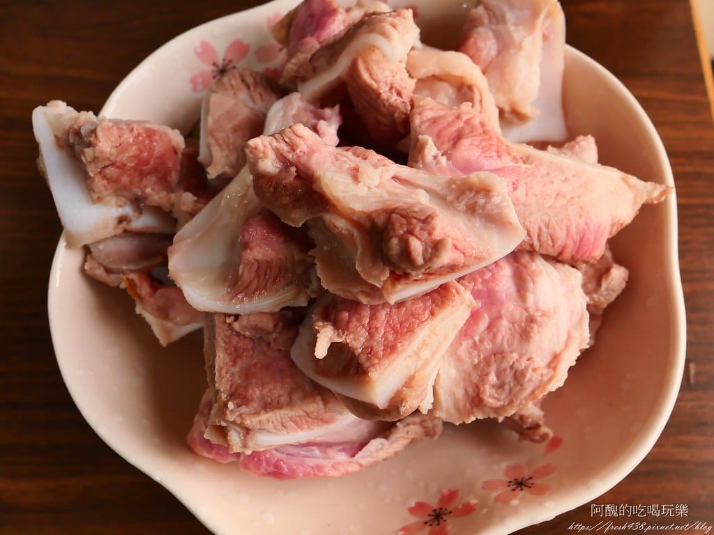 【電鍋食譜】糙米排骨粥,香醇美味、綿密細緻,糙米粥這樣煮就對了。 - 第7張圖 P1045602