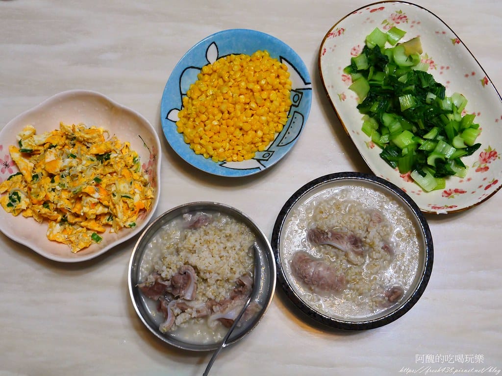 【電鍋食譜】糙米排骨粥,香醇美味、綿密細緻,糙米粥這樣煮就對了。 - 第14張圖 P1045612