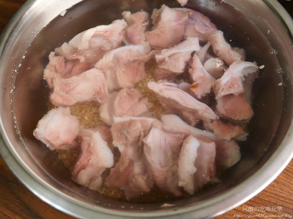 【電鍋食譜】糙米排骨粥,香醇美味、綿密細緻,糙米粥這樣煮就對了。 - 第9張圖 P1045604