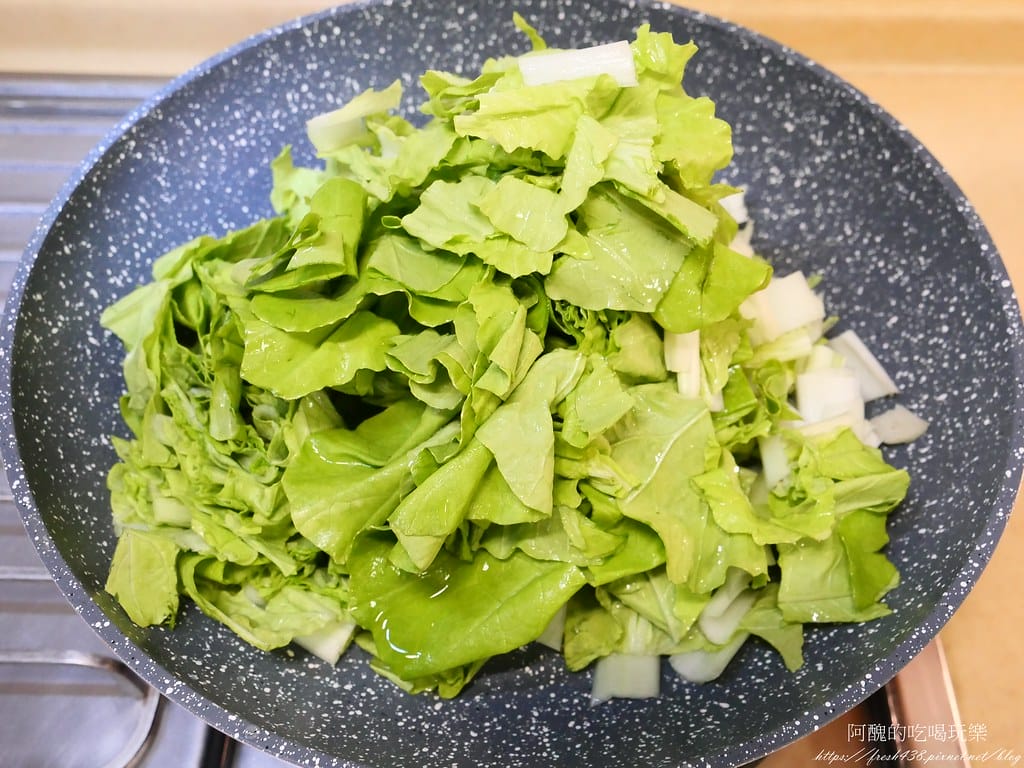 【素食料理】清炒小白菜,高鈣食材,富含維生素C、K,幫助成長的好料理。 - 第5張圖 P1045620