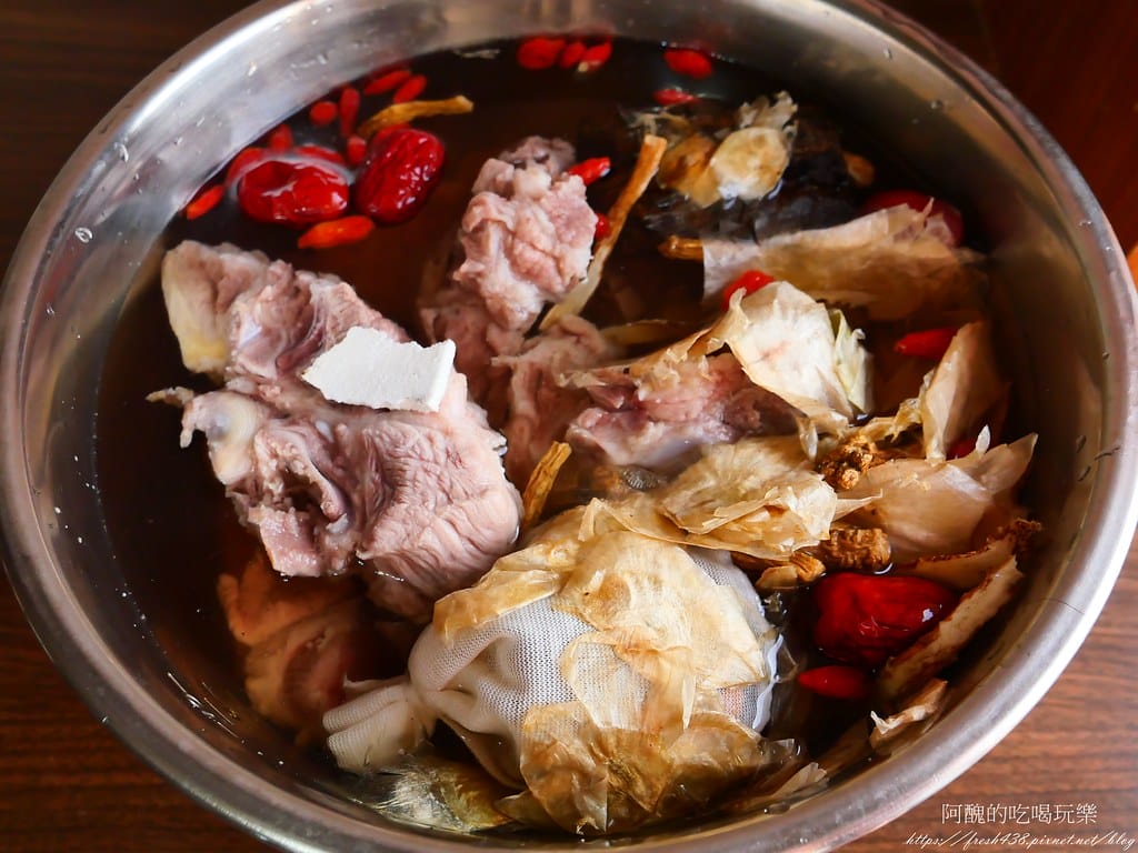 四物排骨湯,補氣血,月經後調養身體的好湯品,男生也能喝喔。 - 第6張圖 P1045653
