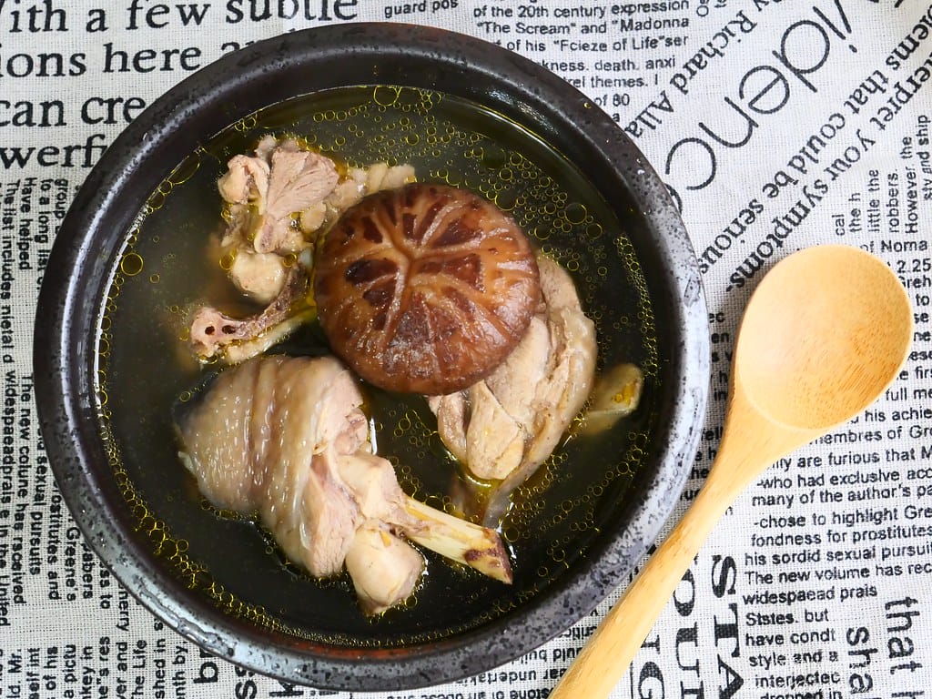 【電鍋食譜】香菇雞湯,這樣煮超好喝,提升免疫力的好湯品。 - 第9張圖 P1045729