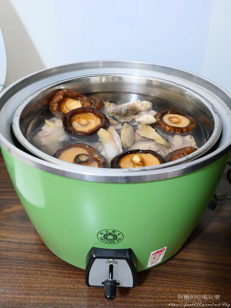 【電鍋食譜】香菇雞湯,這樣煮超好喝,提升免疫力的好湯品。 - 第8張圖 P1045725