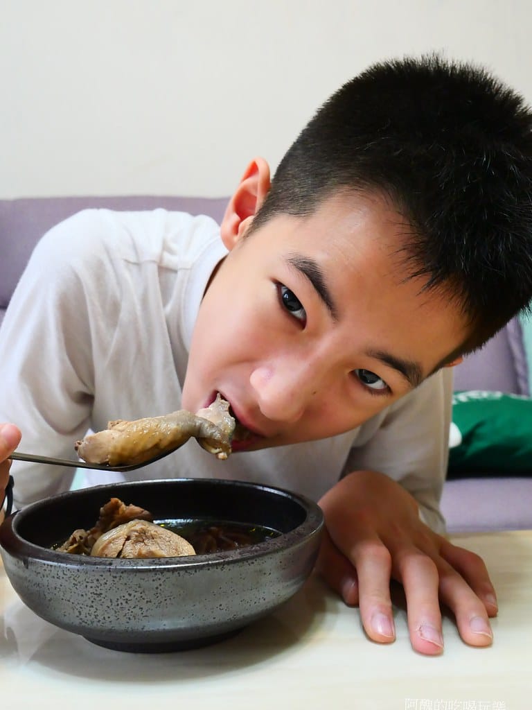 【電鍋食譜】香菇雞湯,這樣煮超好喝,提升免疫力的好湯品。 - 第14張圖 P1045743