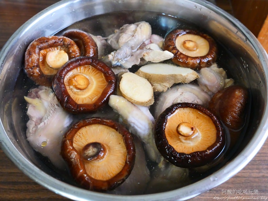 【電鍋食譜】香菇雞湯,這樣煮超好喝,提升免疫力的好湯品。 - 第7張圖 P1045723