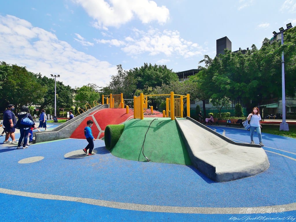 【板橋景點】環河公園,超大招潮蟹遊具,海洋主題特色公園,交通/停車看這篇。 - 第33張圖 25