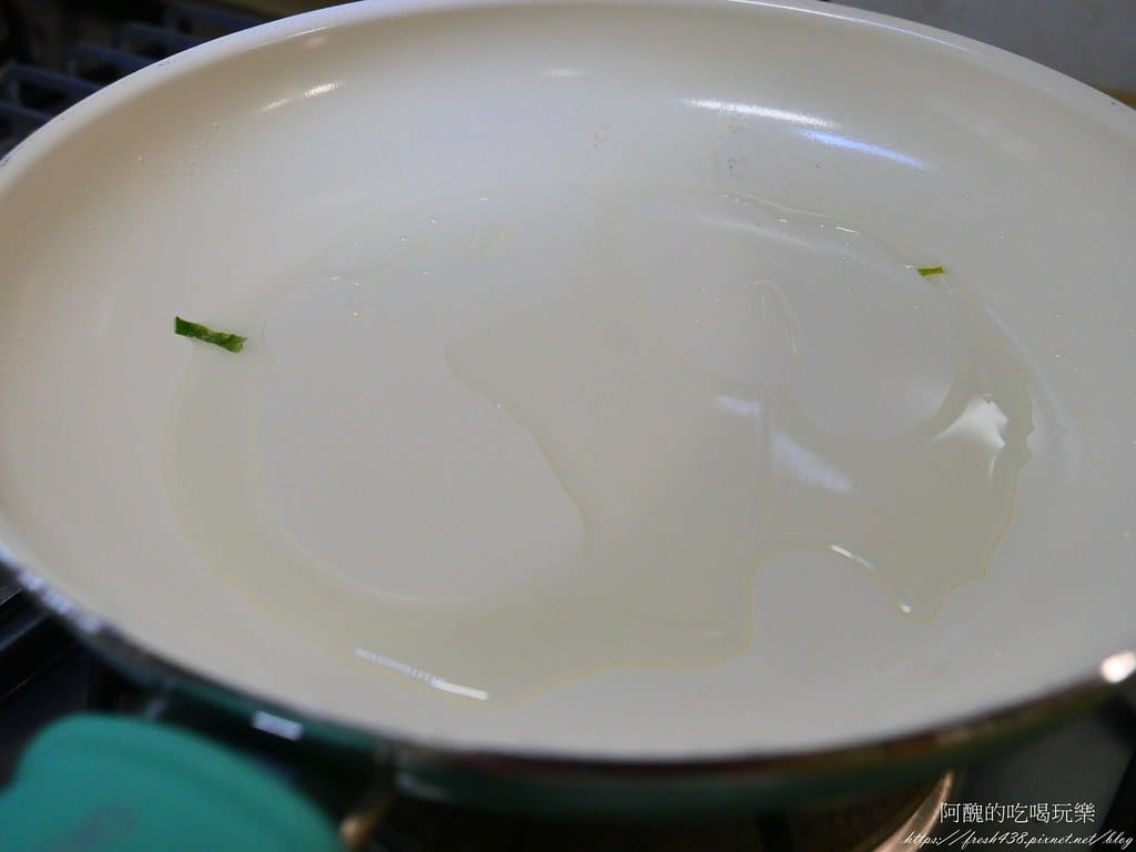 蔥蛋這樣煎,蓬鬆又好吃!阿嬤教我的祕訣,多加一步驟,青蔥更甜美。 - 第8張圖 P1046224