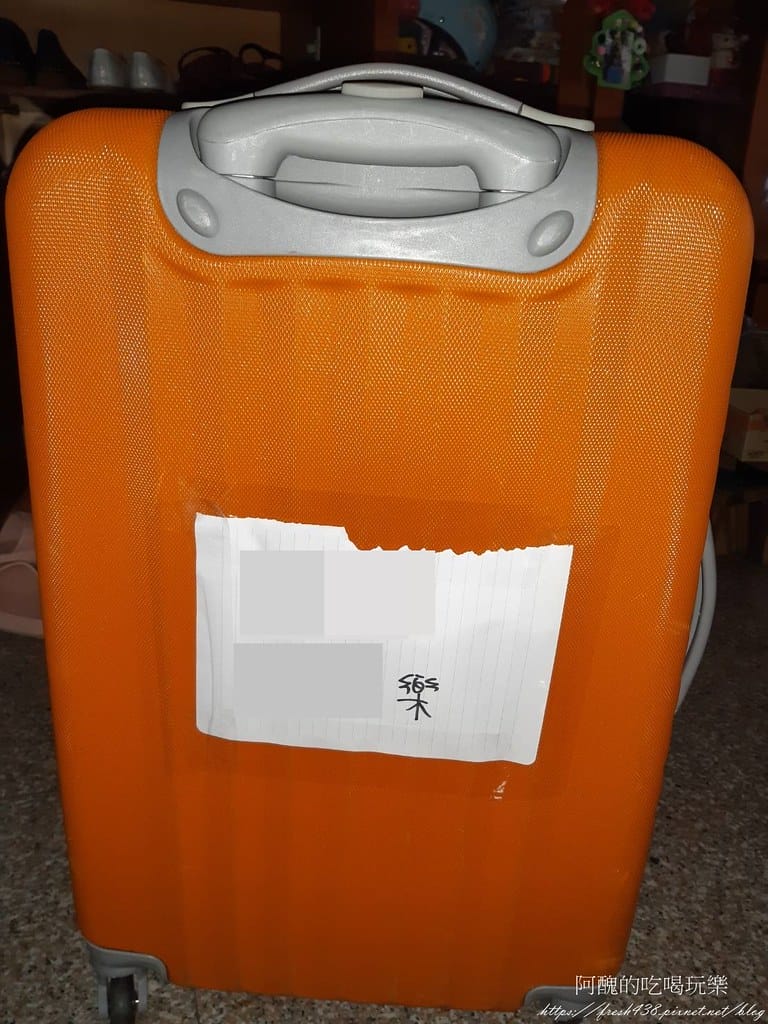 323352