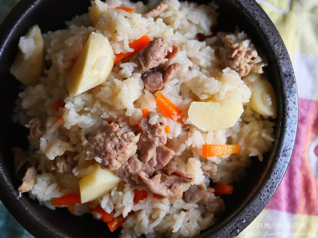【電鍋食譜】筊白筍紅蘿蔔豬肉炊飯,零失敗懶人料理,快速餵飽全家人的秘訣。 - 第16張圖 P1014703