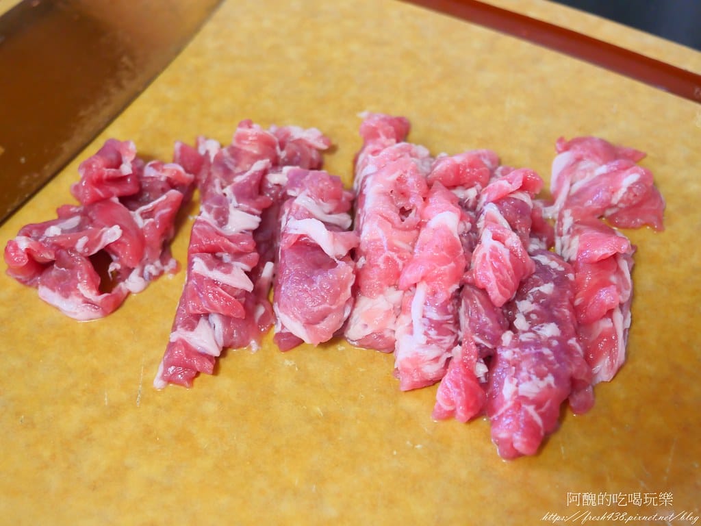【電鍋食譜】筊白筍紅蘿蔔豬肉炊飯,零失敗懶人料理,快速餵飽全家人的秘訣。 - 第5張圖 P1014691