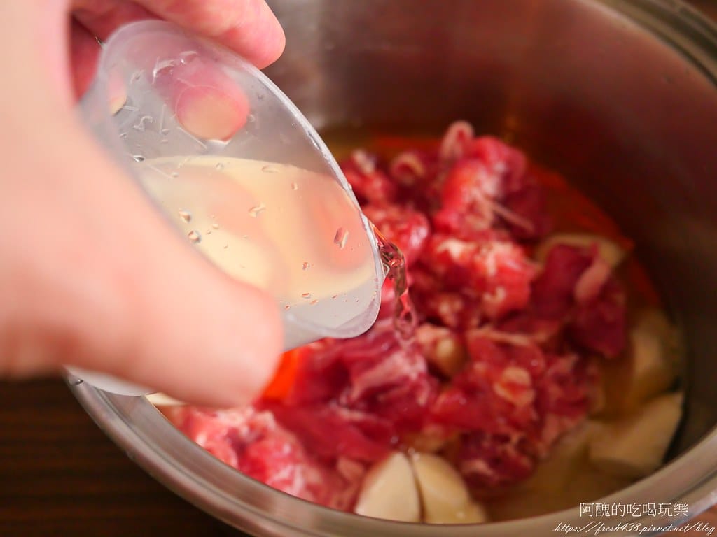 【電鍋食譜】筊白筍紅蘿蔔豬肉炊飯,零失敗懶人料理,快速餵飽全家人的秘訣。 - 第8張圖 P1014695