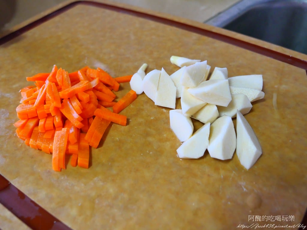 【電鍋食譜】筊白筍紅蘿蔔豬肉炊飯,零失敗懶人料理,快速餵飽全家人的秘訣。 - 第4張圖 P1014690