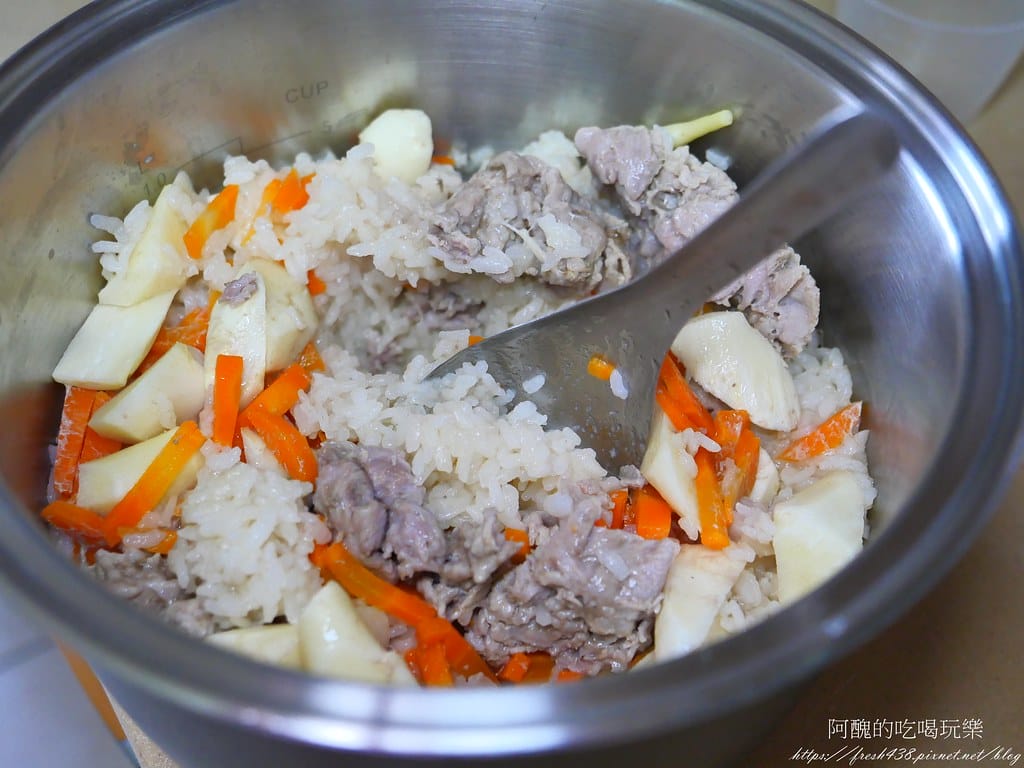 【電鍋食譜】筊白筍紅蘿蔔豬肉炊飯,零失敗懶人料理,快速餵飽全家人的秘訣。 - 第14張圖 P1014701
