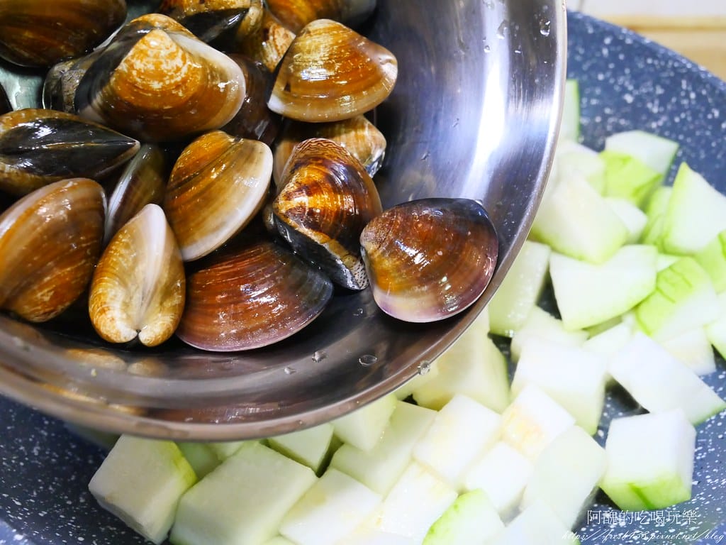 絲瓜炒蛤蜊,一滴水;一咪鹽巴也不用加,原汁原味,這樣煮保證超鮮美! - 第6張圖 P1014712