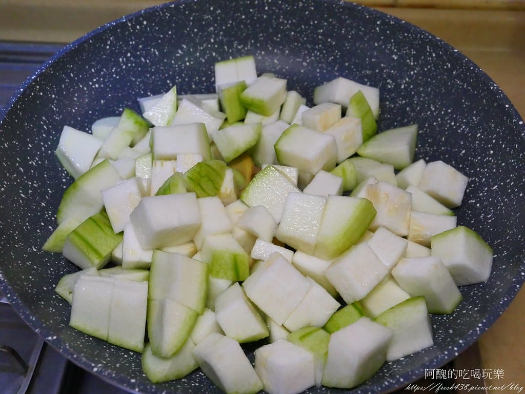 絲瓜炒蛤蜊,一滴水;一咪鹽巴也不用加,原汁原味,這樣煮保證超鮮美! - 第4張圖 P1014710