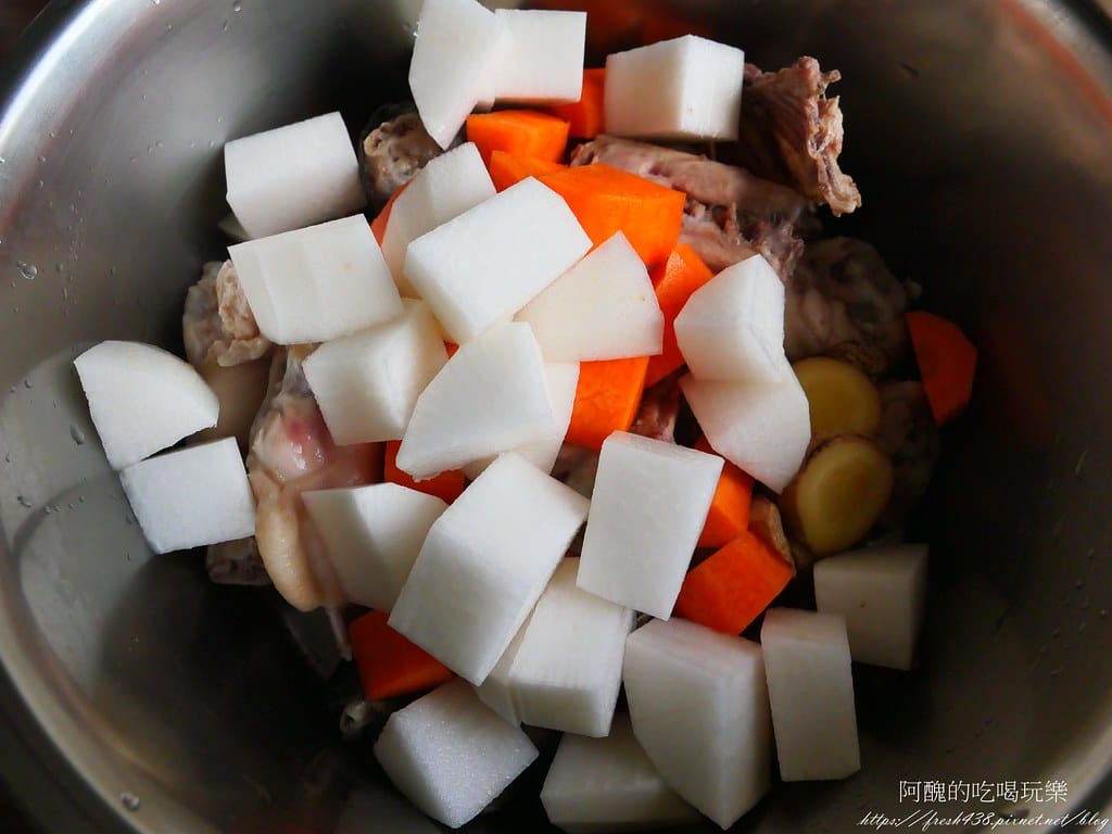 紅白蘿蔔雞湯,潤肺止咳、預防感冒的好湯品。 - 第5張圖 P1014806