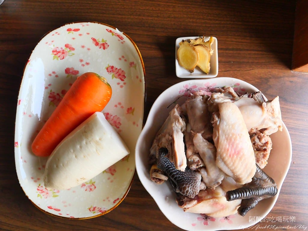 紅白蘿蔔雞湯,潤肺止咳、預防感冒的好湯品。 - 第2張圖 P1014805