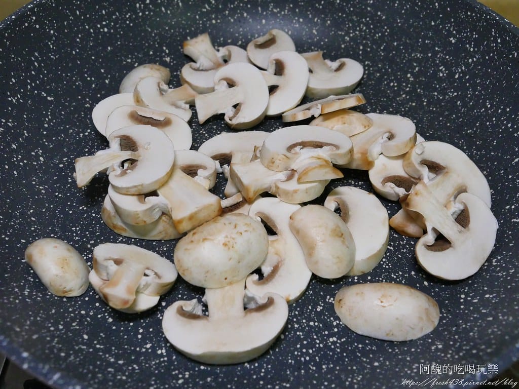 【素食食譜】清炒磨菇,原來要這樣炒,香氣才會出來喔! - 第3張圖 P1014822