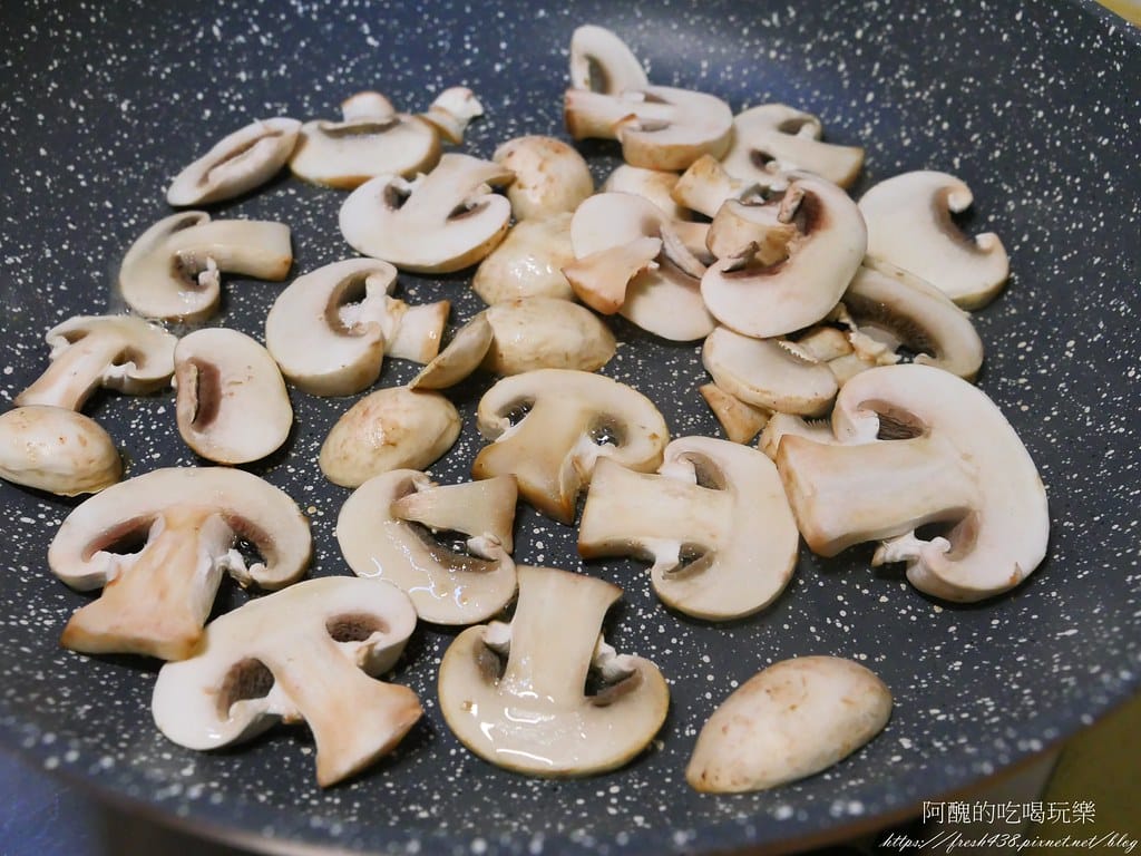 【素食食譜】清炒磨菇,原來要這樣炒,香氣才會出來喔! - 第4張圖 P1014824