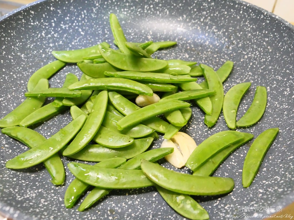 甜豆炒洋菇,簡易清爽的蔬食料理。 - 第9張圖 P1014832