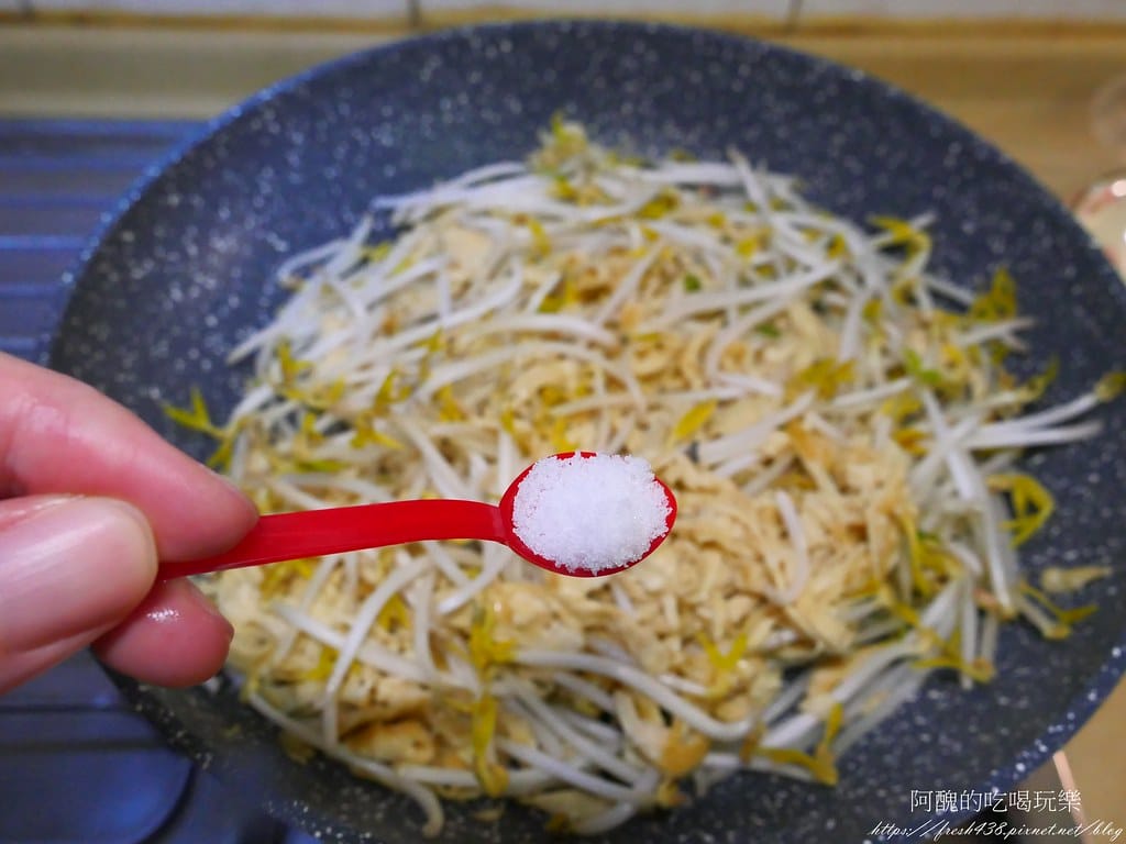 【素食食譜】芽菜炒豆皮,營養豐富的素食料理。 - 第9張圖 P1014859