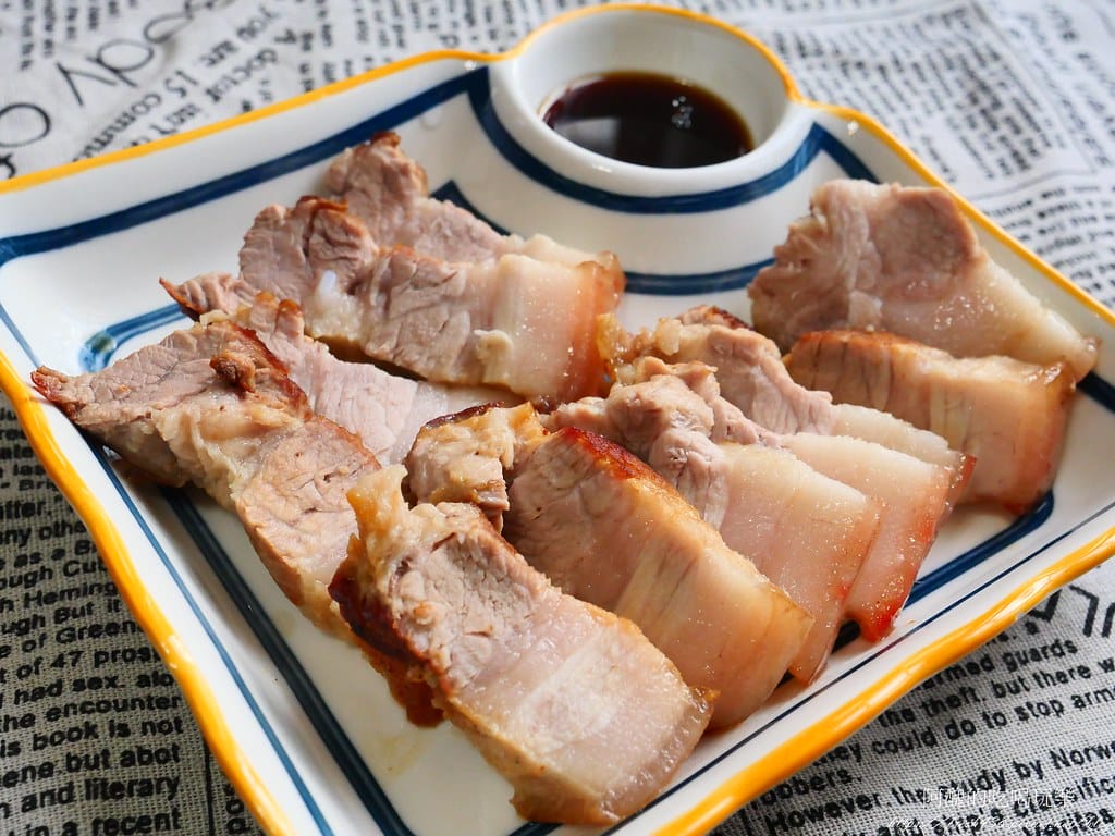乾煎五花肉,不加油,加上一個小技巧,外酥內軟嫩。 - 第8張圖 P1046445