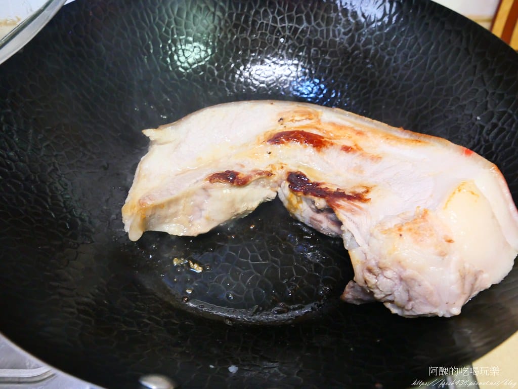 乾煎五花肉,不加油,加上一個小技巧,外酥內軟嫩。 - 第6張圖 P1046442