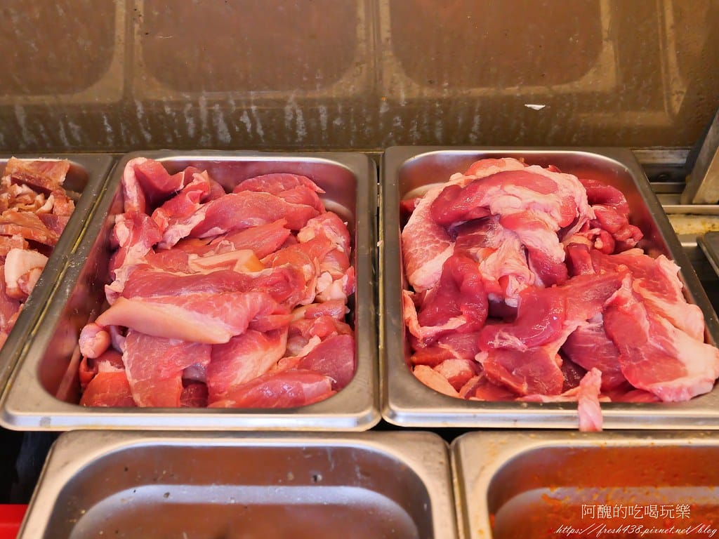 【台北隱藏版美食】南港烤大學,平價火烤兩吃,各式肉品、魚下巴、肉燥飯、冰淇淋、甜點任您吃,打卡送蝦子! - 第32張圖 13-5