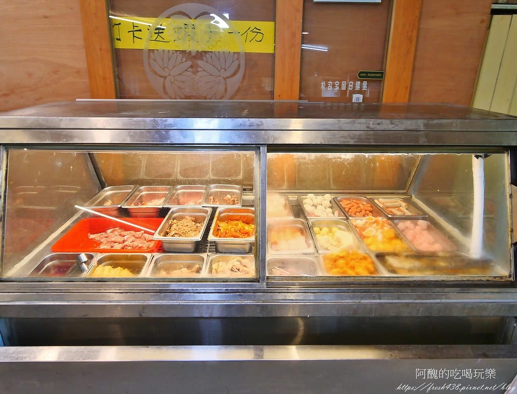 【台北隱藏版美食】南港烤大學,平價火烤兩吃,各式肉品、魚下巴、肉燥飯、冰淇淋、甜點任您吃,打卡送蝦子! - 第28張圖 13