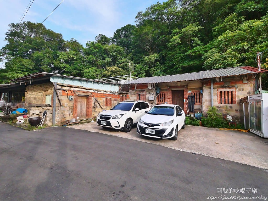 【台北隱藏版美食】南港烤大學,平價火烤兩吃,各式肉品、魚下巴、肉燥飯、冰淇淋、甜點任您吃,打卡送蝦子! - 第4張圖 2