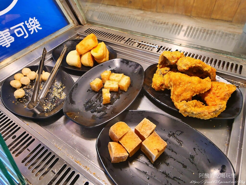 【台北隱藏版美食】南港烤大學,平價火烤兩吃,各式肉品、魚下巴、肉燥飯、冰淇淋、甜點任您吃,打卡送蝦子! - 第40張圖 16炸物