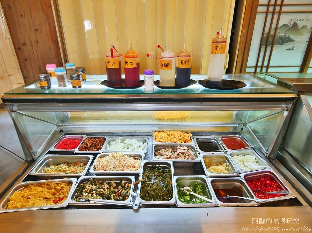 【台北隱藏版美食】南港烤大學,平價火烤兩吃,各式肉品、魚下巴、肉燥飯、冰淇淋、甜點任您吃,打卡送蝦子! - 第13張圖 10-1
