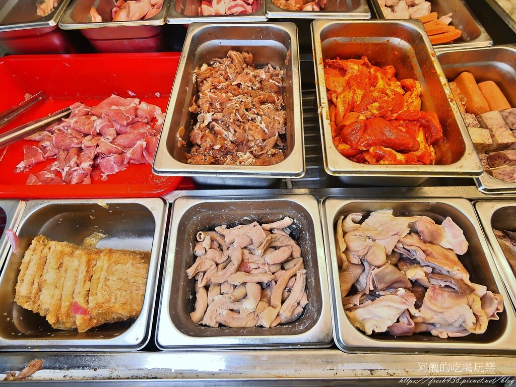 【台北隱藏版美食】南港烤大學,平價火烤兩吃,各式肉品、魚下巴、肉燥飯、冰淇淋、甜點任您吃,打卡送蝦子! - 第30張圖 11-5