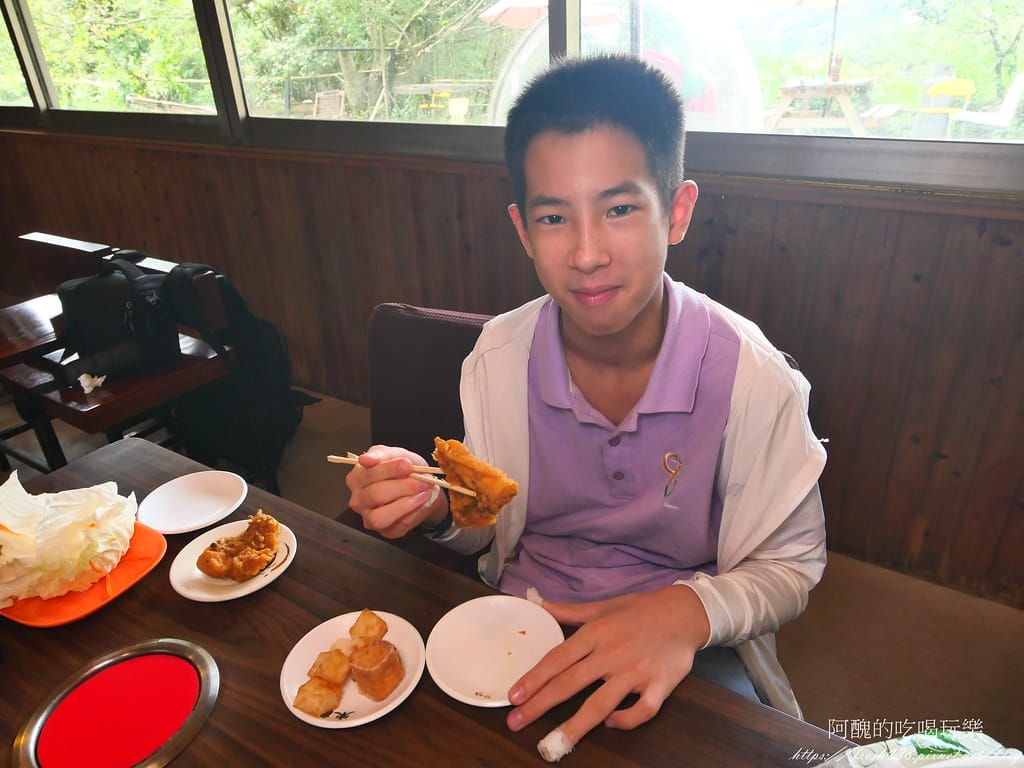 【台北隱藏版美食】南港烤大學,平價火烤兩吃,各式肉品、魚下巴、肉燥飯、冰淇淋、甜點任您吃,打卡送蝦子! - 第43張圖 18-1