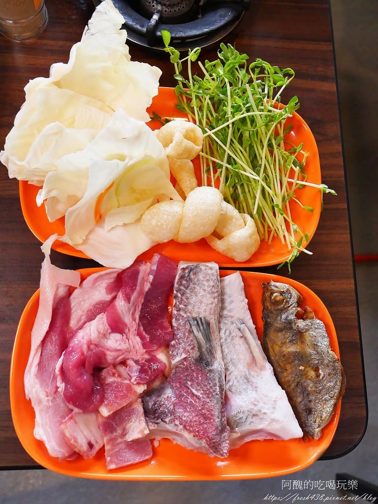 【台北隱藏版美食】南港烤大學,平價火烤兩吃,各式肉品、魚下巴、肉燥飯、冰淇淋、甜點任您吃,打卡送蝦子! - 第46張圖 18-10