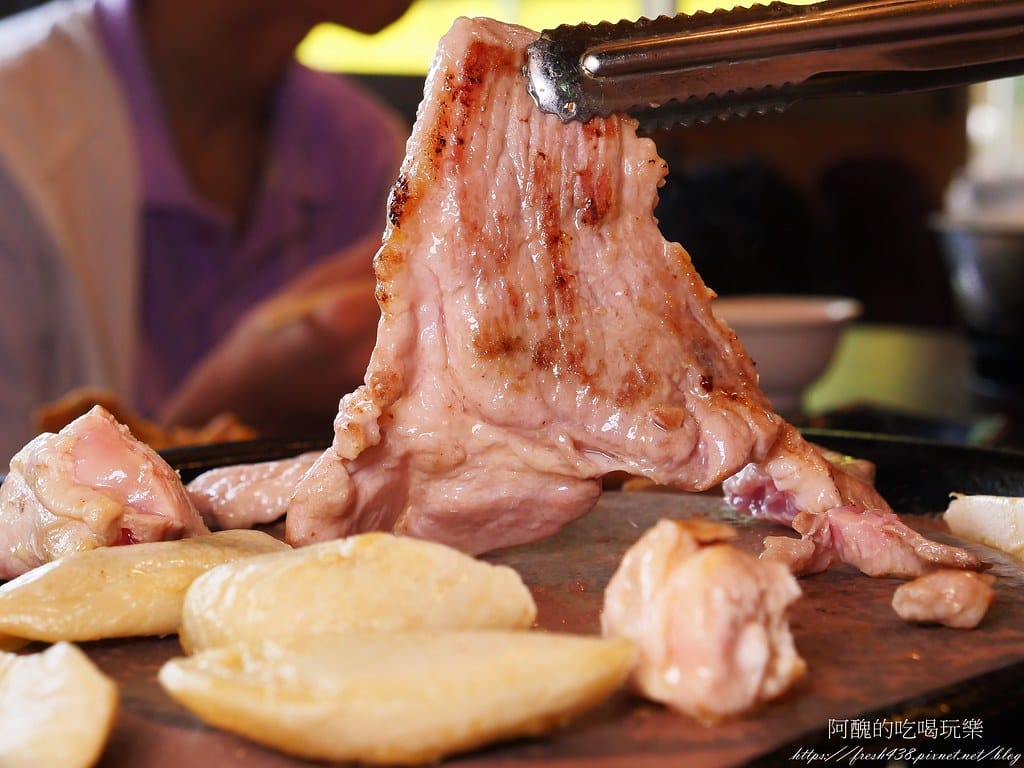 【台北隱藏版美食】南港烤大學,平價火烤兩吃,各式肉品、魚下巴、肉燥飯、冰淇淋、甜點任您吃,打卡送蝦子! - 第59張圖 25-2