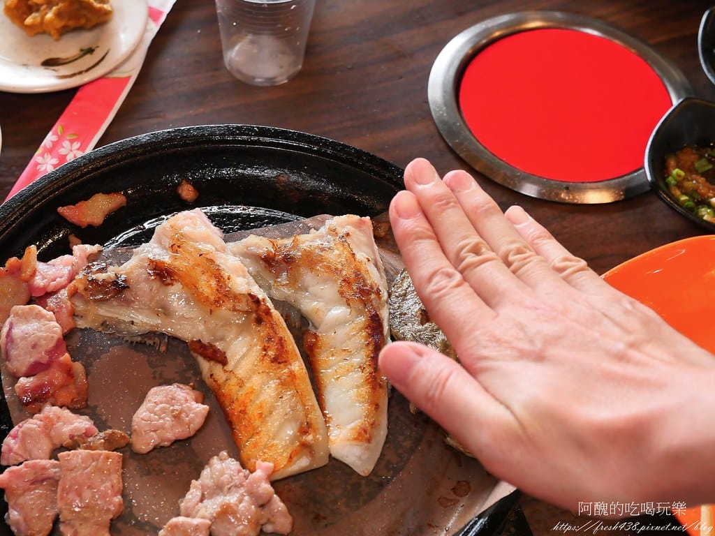 【台北隱藏版美食】南港烤大學,平價火烤兩吃,各式肉品、魚下巴、肉燥飯、冰淇淋、甜點任您吃,打卡送蝦子! - 第56張圖 24-2