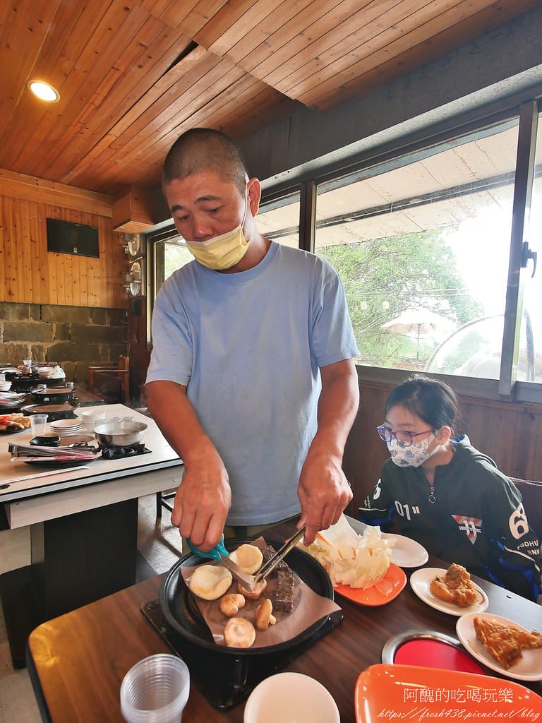 【台北隱藏版美食】南港烤大學,平價火烤兩吃,各式肉品、魚下巴、肉燥飯、冰淇淋、甜點任您吃,打卡送蝦子! - 第50張圖 19