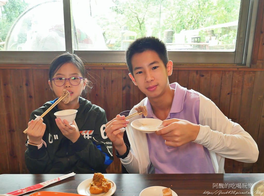【台北隱藏版美食】南港烤大學,平價火烤兩吃,各式肉品、魚下巴、肉燥飯、冰淇淋、甜點任您吃,打卡送蝦子! - 第64張圖 30