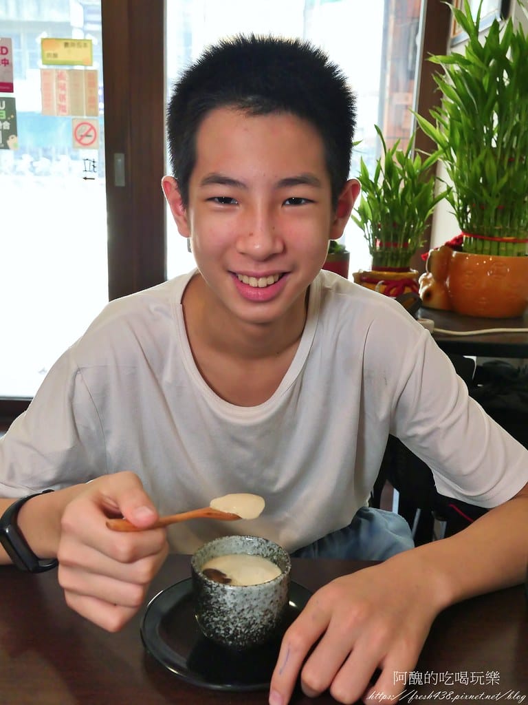 【桃園美食】津賀家食堂,平日套餐100元起,熱炒、串燒、壽司、生魚片樣樣有,平價桃園日式料理好迷人! - 第18張圖 13