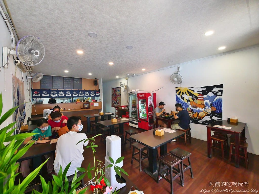 【桃園美食】津賀家食堂,平日套餐100元起,熱炒、串燒、壽司、生魚片樣樣有,平價桃園日式料理好迷人! - 第6張圖 4