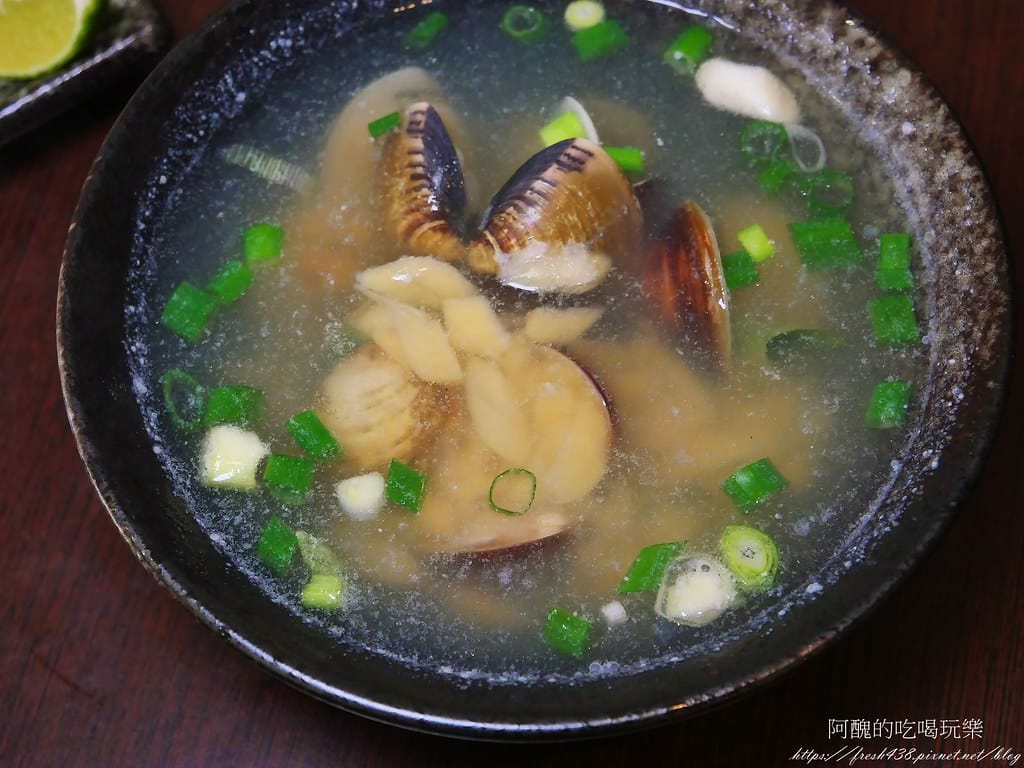 【桃園美食】津賀家食堂,平日套餐100元起,熱炒、串燒、壽司、生魚片樣樣有,平價桃園日式料理好迷人! - 第33張圖 24