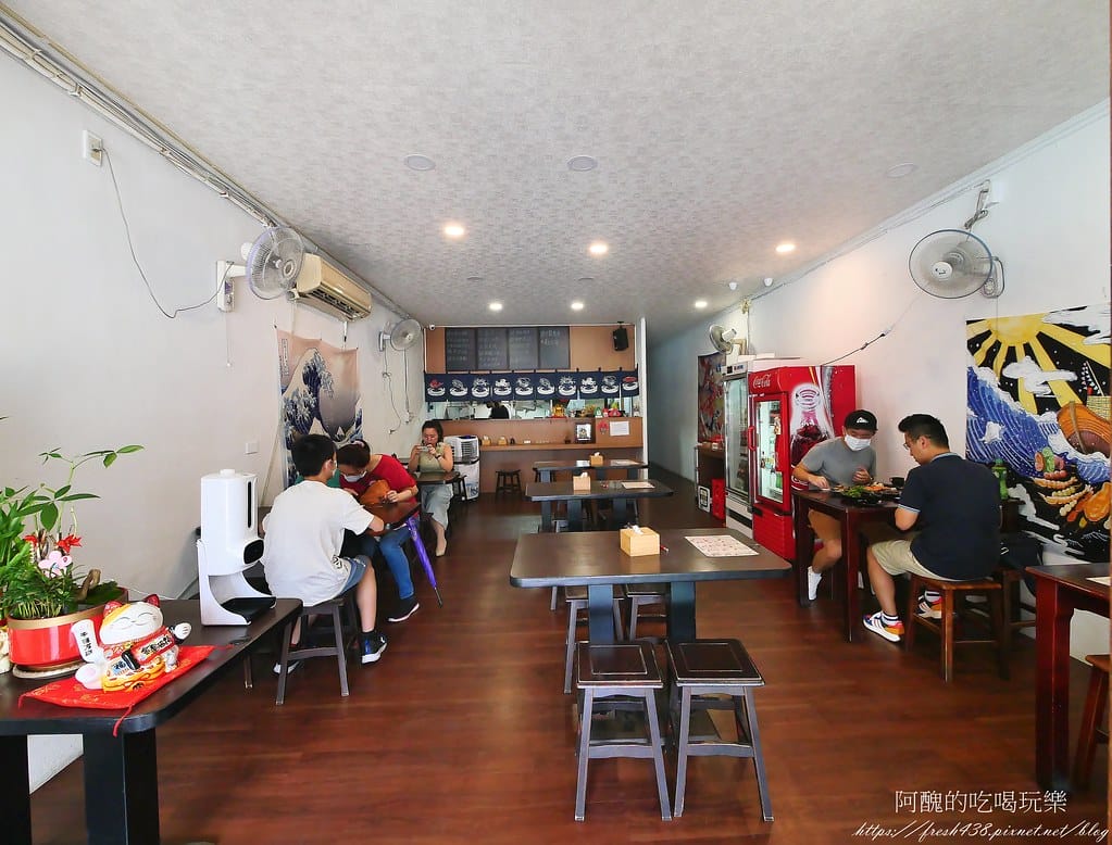 【桃園美食】津賀家食堂,平日套餐100元起,熱炒、串燒、壽司、生魚片樣樣有,平價桃園日式料理好迷人! - 第5張圖 3