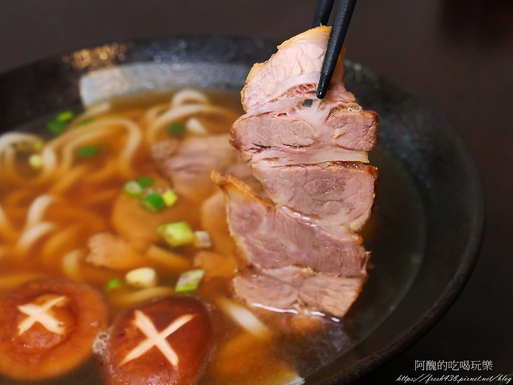 【桃園美食】津賀家食堂,平日套餐100元起,熱炒、串燒、壽司、生魚片樣樣有,平價桃園日式料理好迷人! - 第22張圖 17