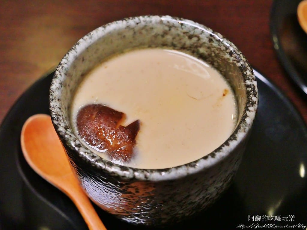 【桃園美食】津賀家食堂,平日套餐100元起,熱炒、串燒、壽司、生魚片樣樣有,平價桃園日式料理好迷人! - 第16張圖 11